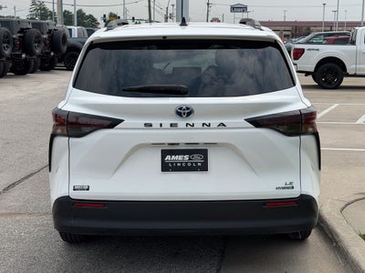 2023 Toyota Sienna LE 8 Passenger