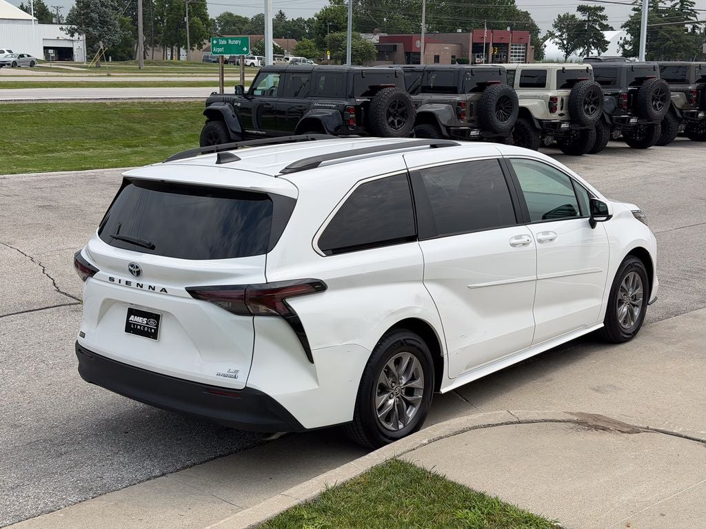 2023 Toyota Sienna LE 8 Passenger