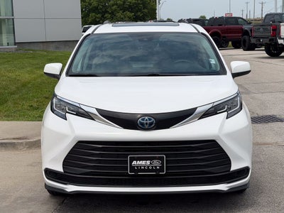 2023 Toyota Sienna LE 8 Passenger