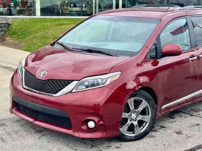 2017 Toyota Sienna SE Premium 8 Passenger