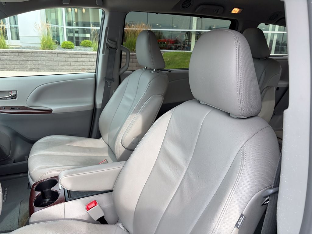 2013 Toyota Sienna XLE 8 Passenger