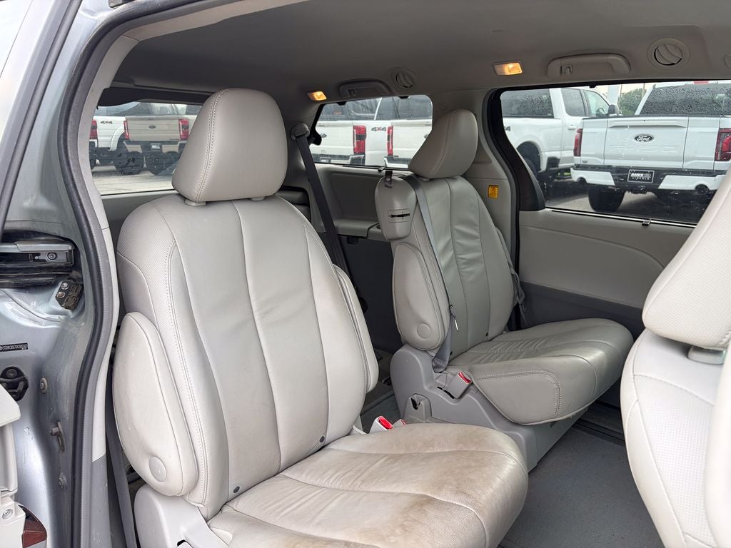 2013 Toyota Sienna XLE 8 Passenger