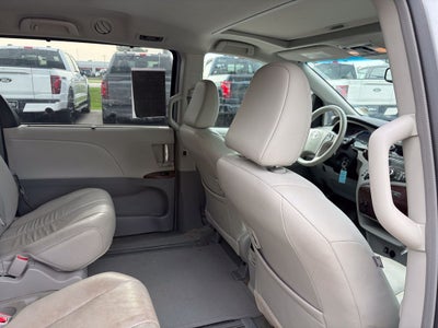 2013 Toyota Sienna XLE 8 Passenger