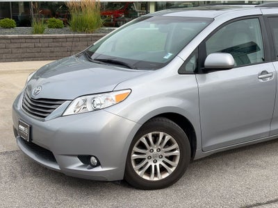 2013 Toyota Sienna XLE 8 Passenger