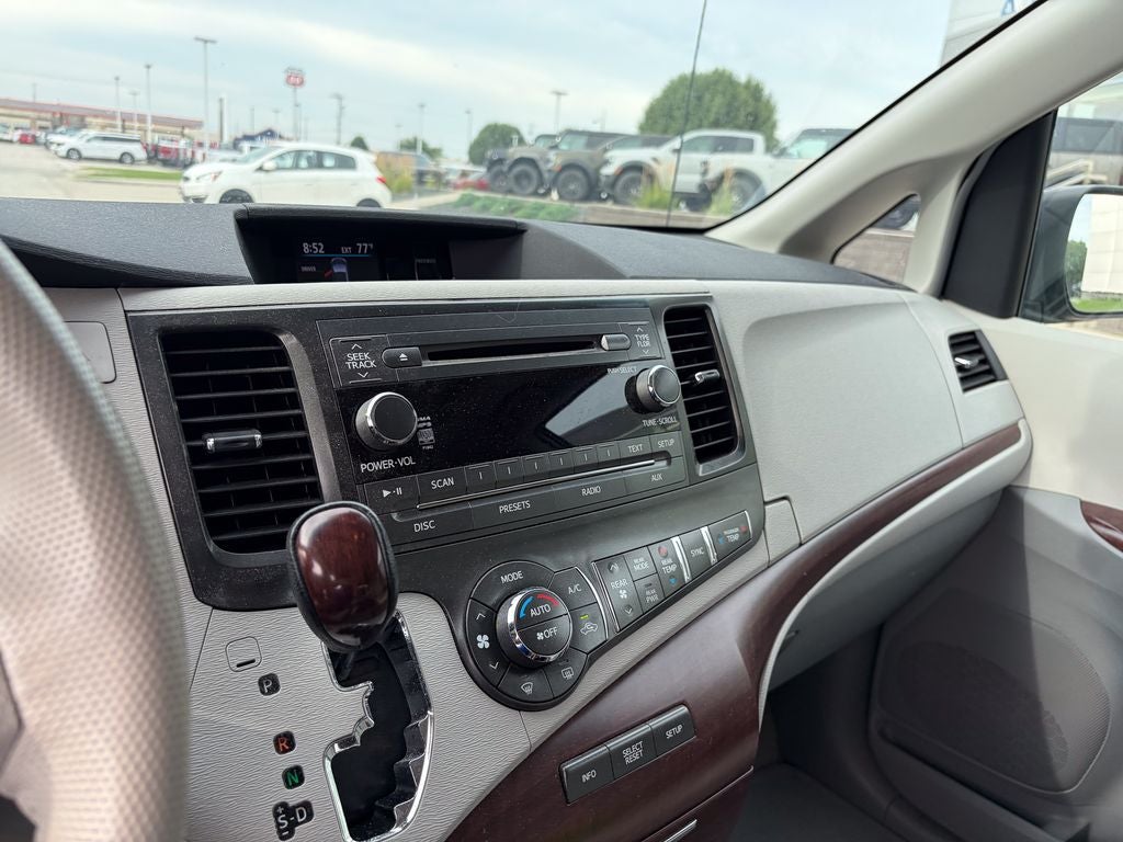 2013 Toyota Sienna XLE 8 Passenger
