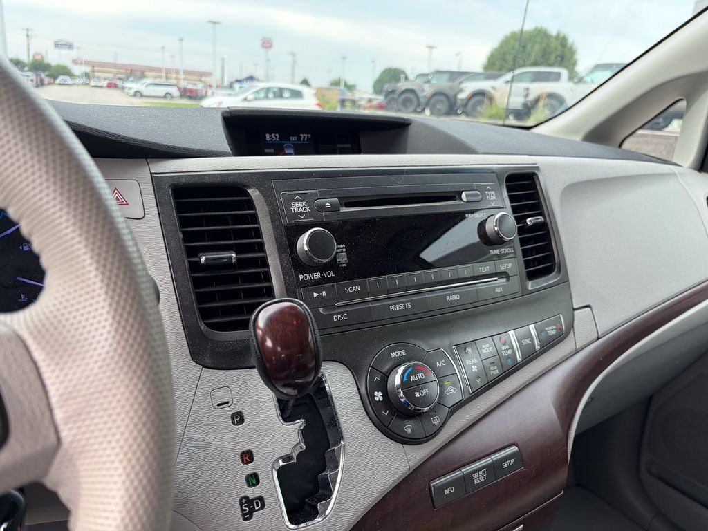 2013 Toyota Sienna XLE 8 Passenger