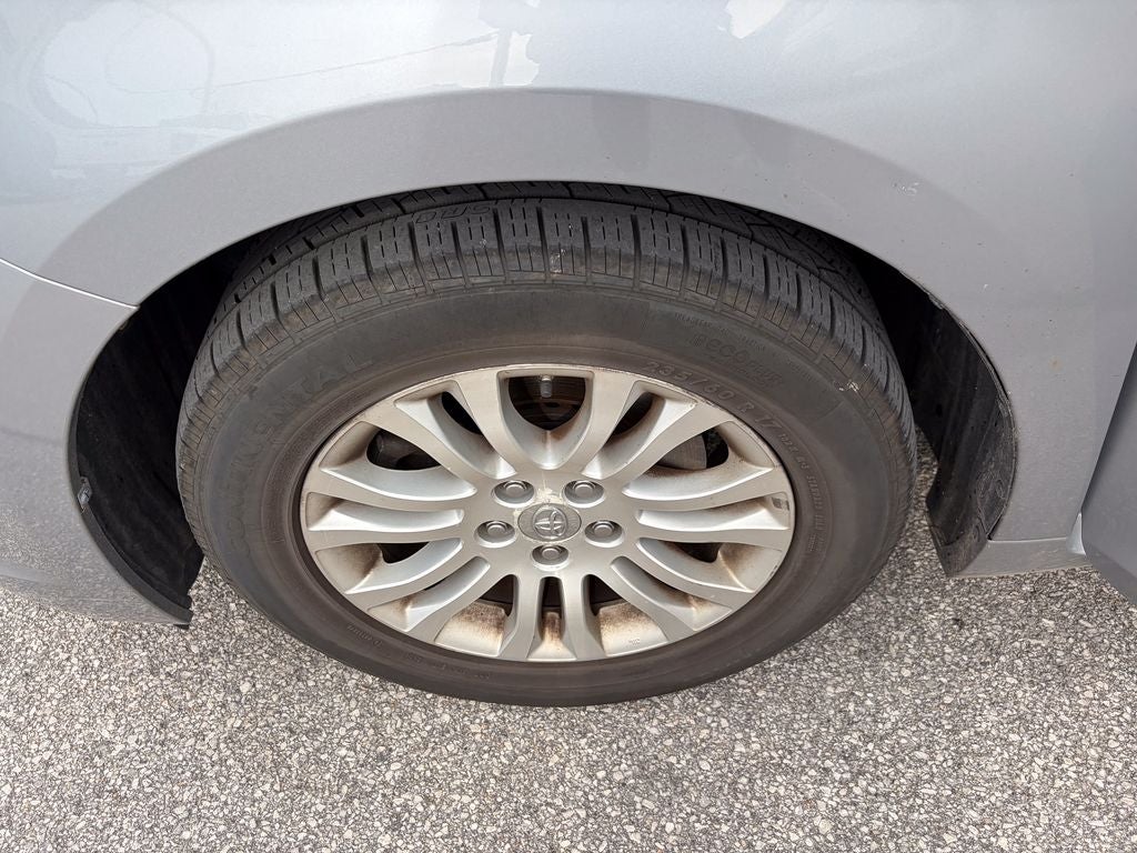 2013 Toyota Sienna XLE 8 Passenger