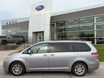 2013 Toyota Sienna XLE 8 Passenger