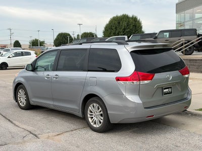 2013 Toyota Sienna XLE 8 Passenger