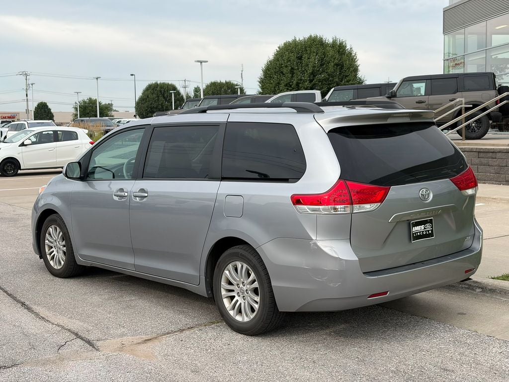 2013 Toyota Sienna XLE 8 Passenger