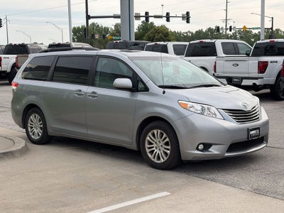 2013 Toyota Sienna XLE 8 Passenger