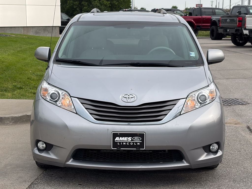 2013 Toyota Sienna XLE 8 Passenger