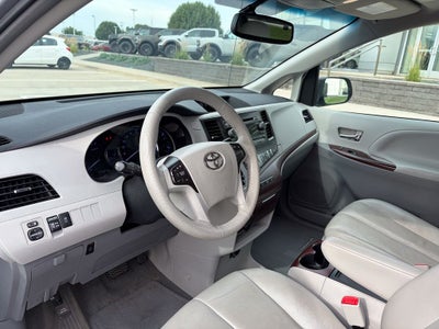 2013 Toyota Sienna XLE 8 Passenger