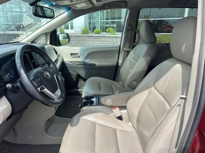 2017 Toyota Sienna XLE Premium 8 Passenger