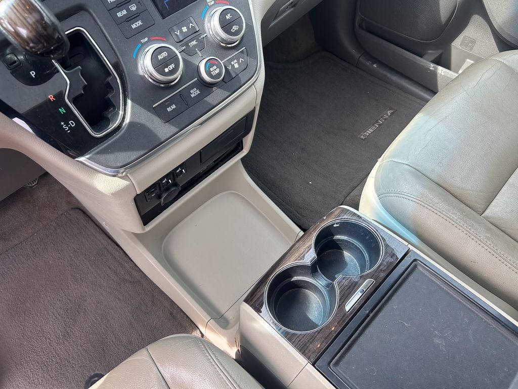 2017 Toyota Sienna XLE Premium 8 Passenger