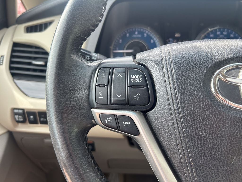 2017 Toyota Sienna XLE Premium 8 Passenger