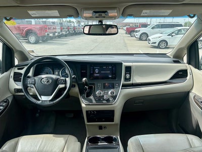 2017 Toyota Sienna XLE Premium 8 Passenger