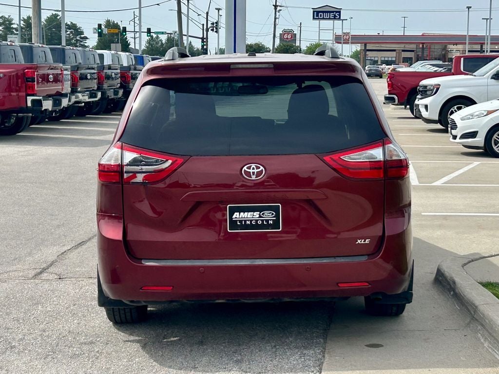 2017 Toyota Sienna XLE Premium 8 Passenger