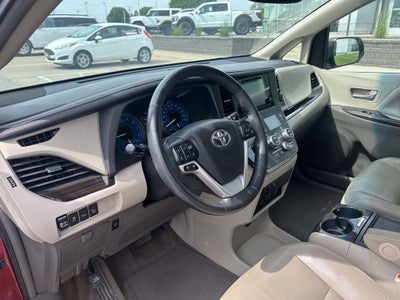 2017 Toyota Sienna XLE Premium 8 Passenger