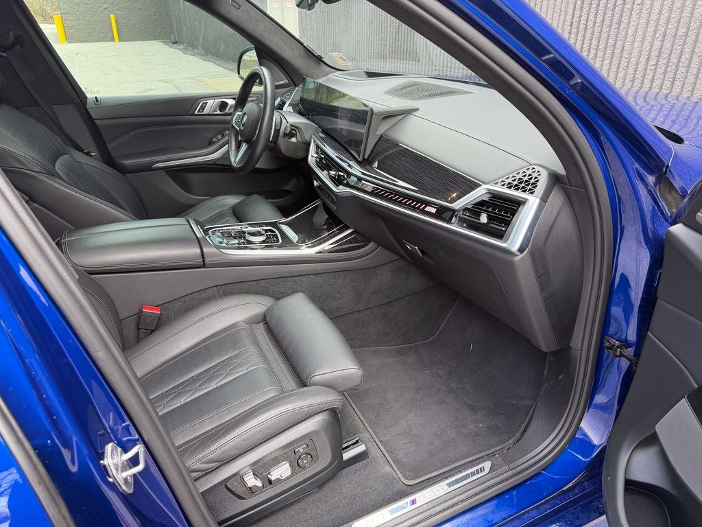 2023 BMW X7 M60i