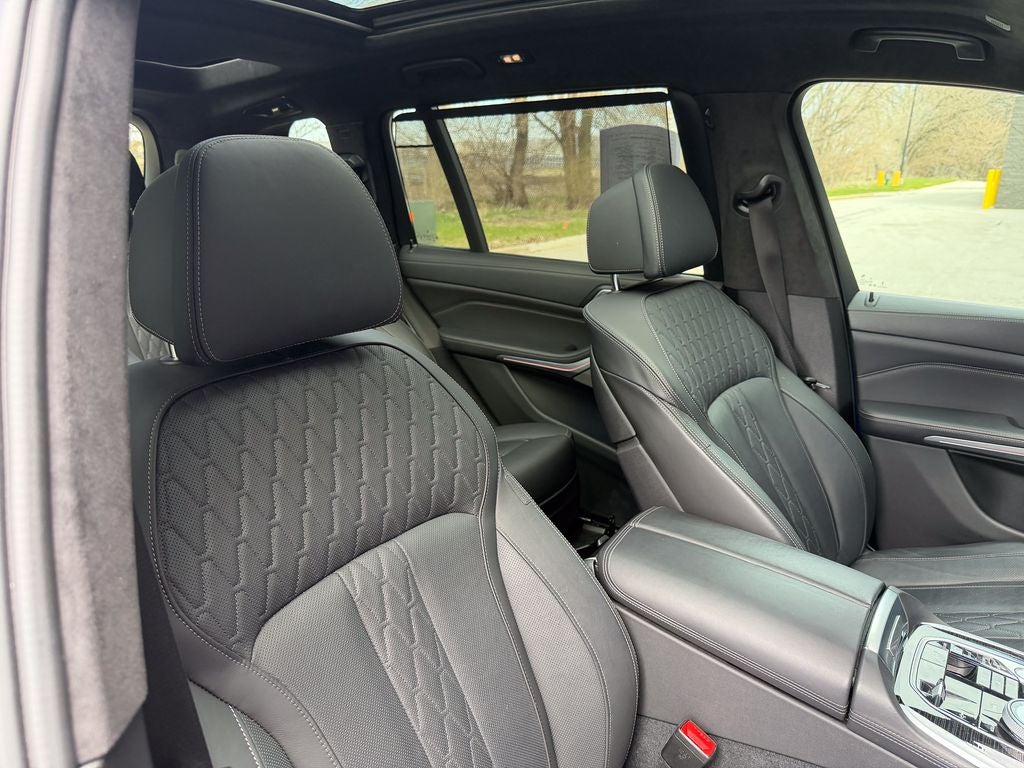 2023 BMW X7 M60i