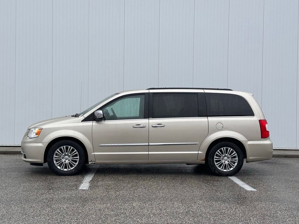 Used 2013 Chrysler Town & Country Touring-L with VIN 2C4RC1CG2DR758141 for sale in Fort Dodge, IA
