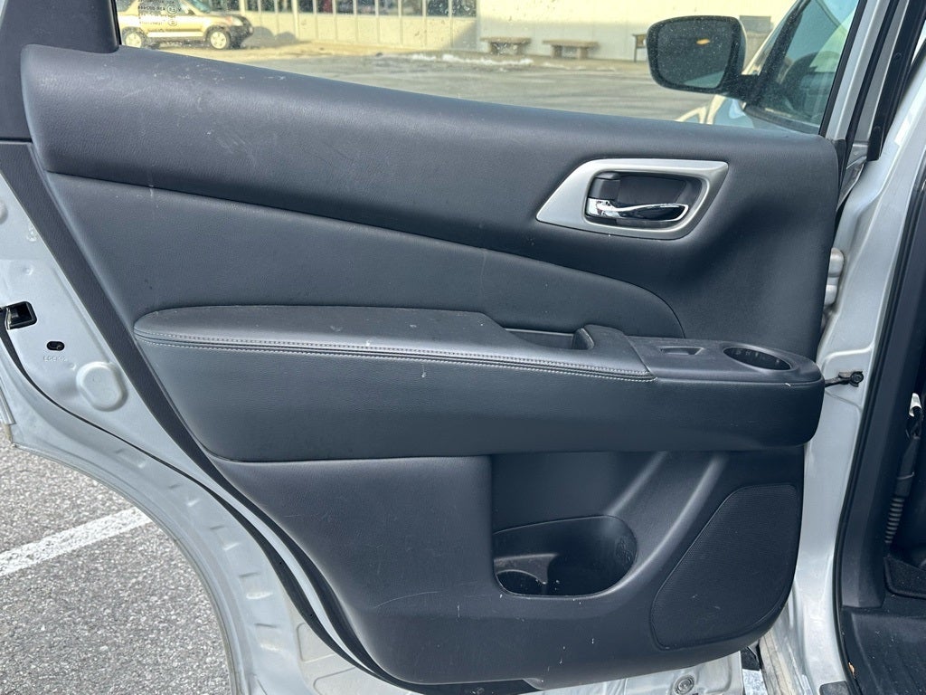 2020 Nissan Pathfinder SV