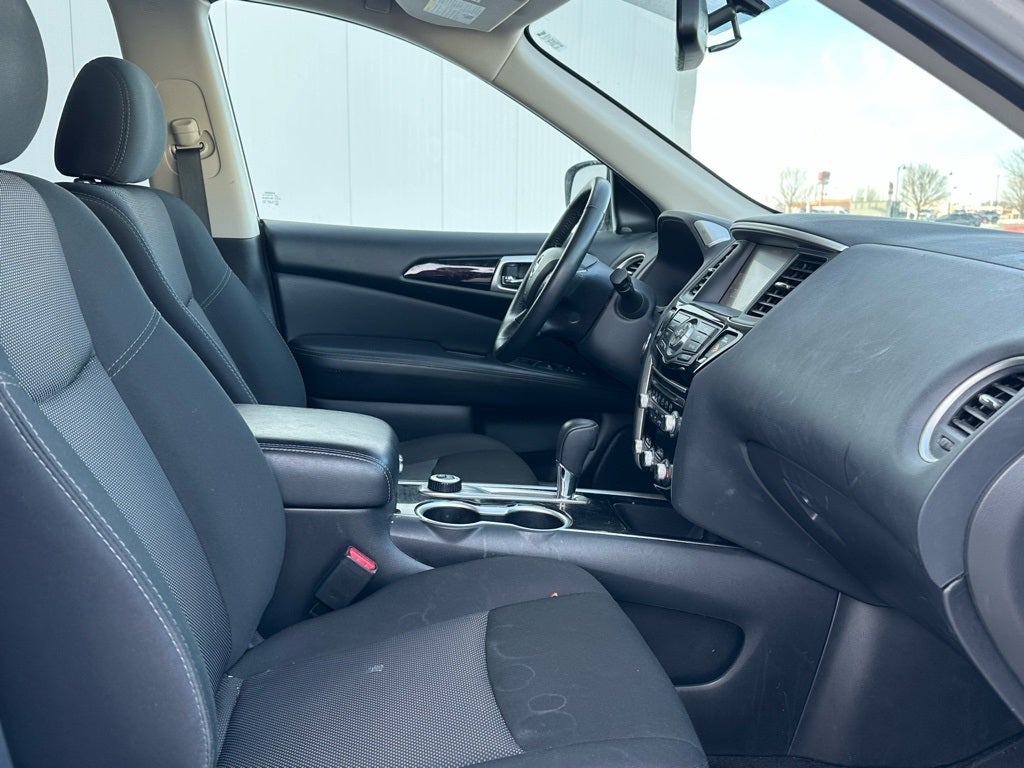 2020 Nissan Pathfinder SV