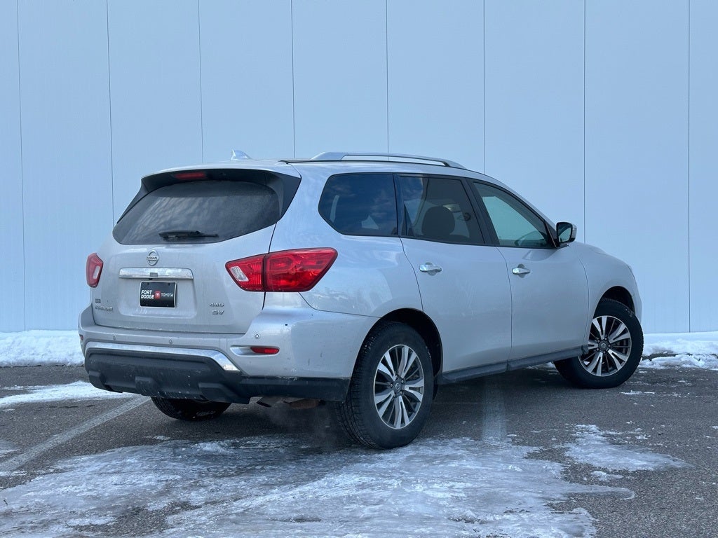 2020 Nissan Pathfinder SV