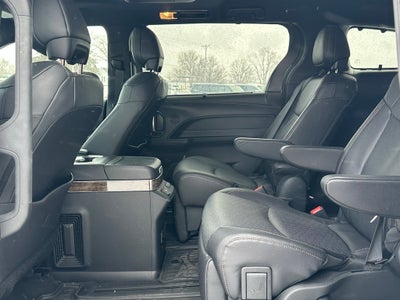 2025 Toyota Sienna Platinum Hybrid 7 Passenger