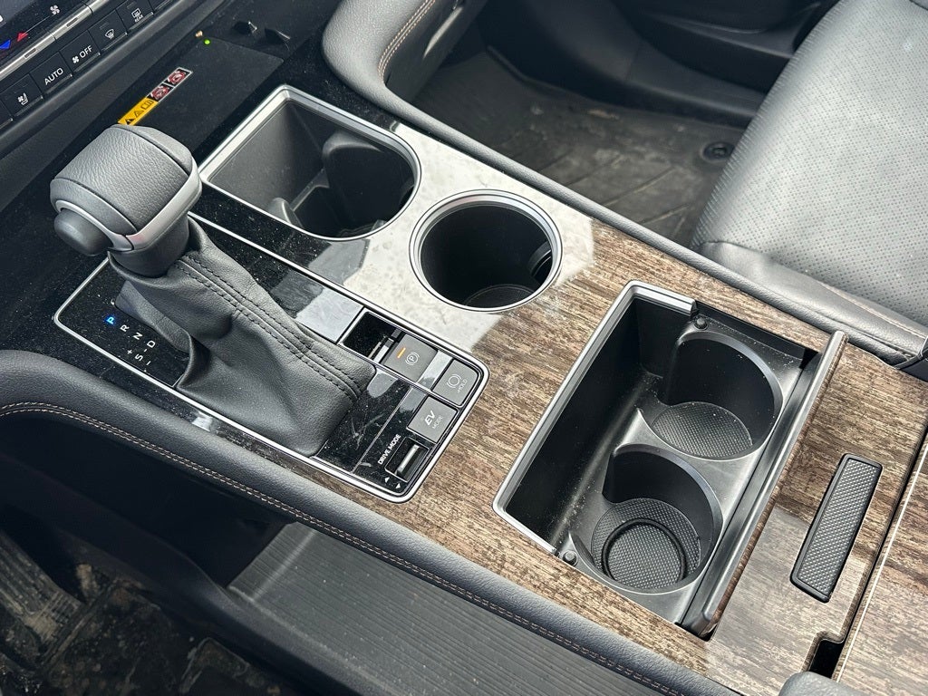 2025 Toyota Sienna Platinum Hybrid 7 Passenger