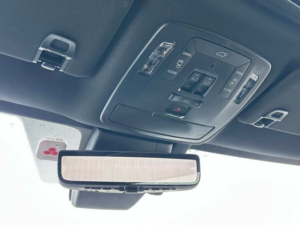 2025 Toyota Sienna Platinum Hybrid 7 Passenger