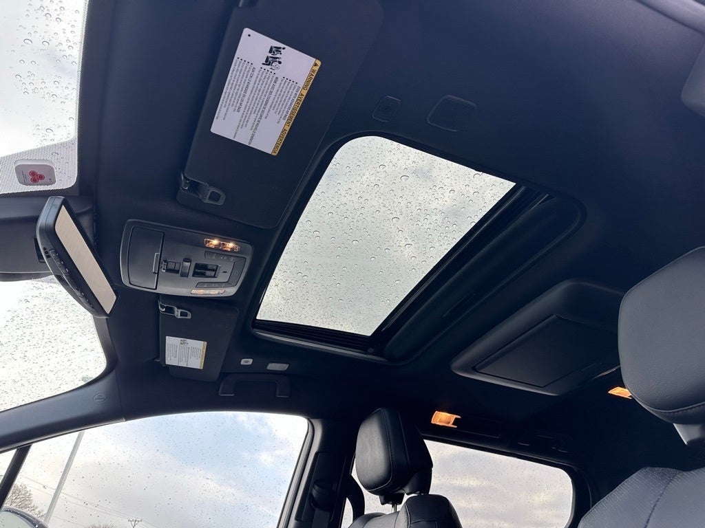 2025 Toyota Sienna Platinum Hybrid 7 Passenger