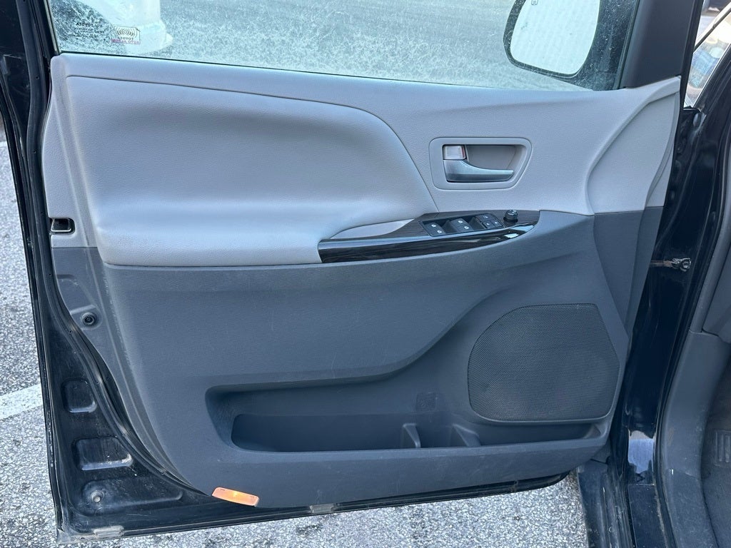 2015 Toyota Sienna XLE 8 Passenger