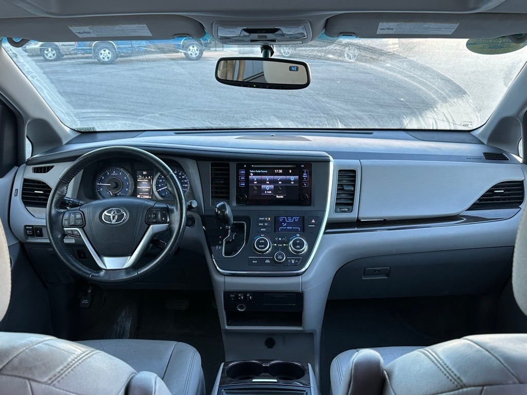 2015 Toyota Sienna XLE 8 Passenger
