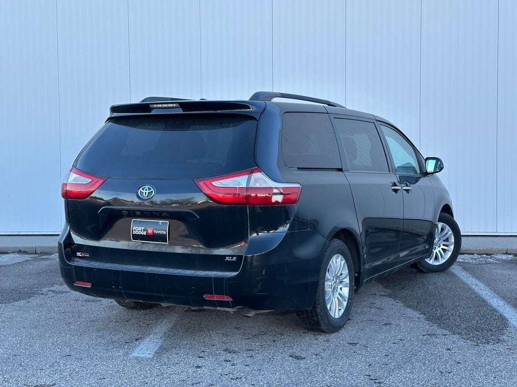 2015 Toyota Sienna XLE 8 Passenger