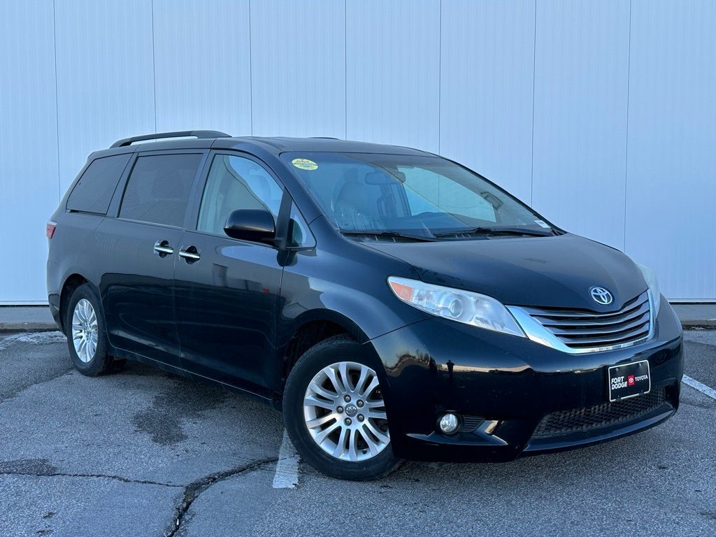 2015 Toyota Sienna XLE 8 Passenger