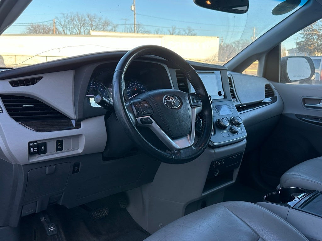2015 Toyota Sienna XLE 8 Passenger