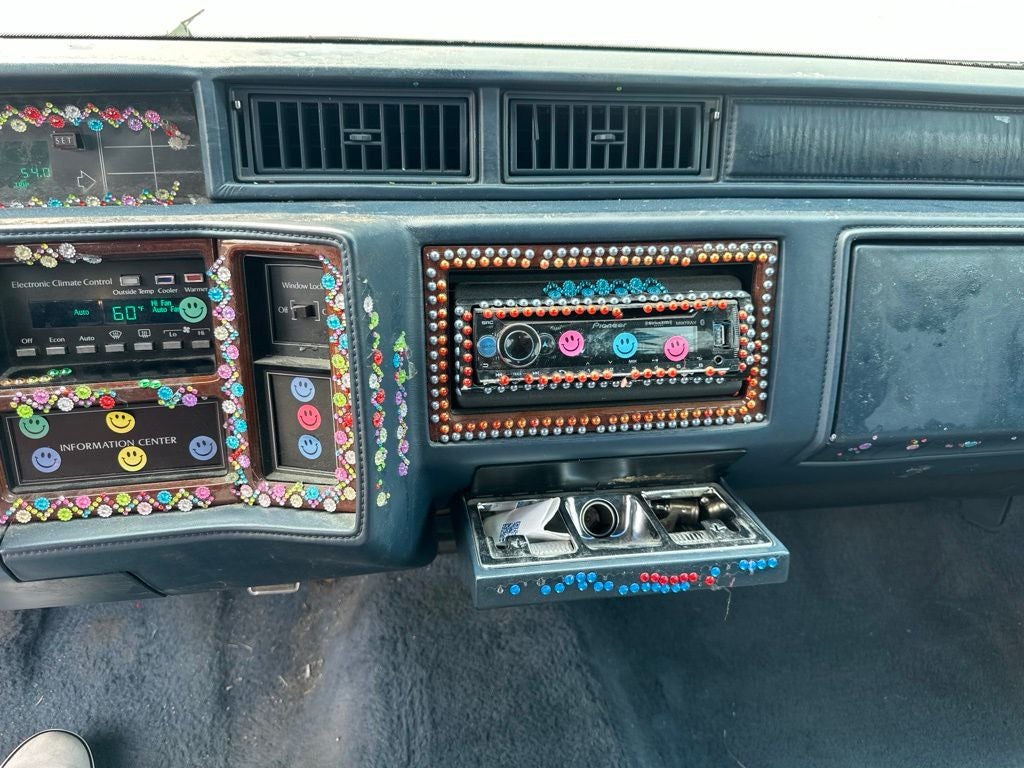 1991 Cadillac Fleetwood Base