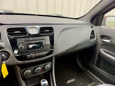 2012 Chrysler 200 LX