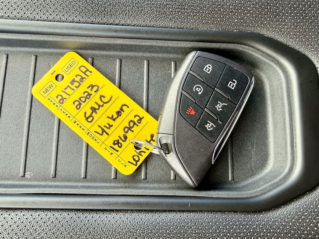 2023 GMC Yukon XL AT4