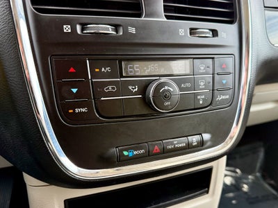 2012 Chrysler Town & Country Touring