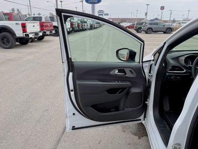 2025 Chrysler Pacifica Select Select