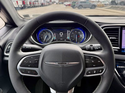 2025 Chrysler Pacifica Select Select
