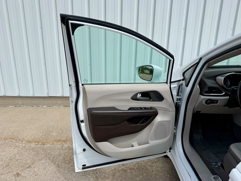 2017 Chrysler Pacifica Touring L