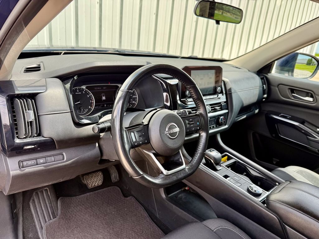 2022 Nissan Pathfinder SV