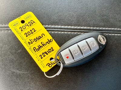 2022 Nissan Pathfinder SV