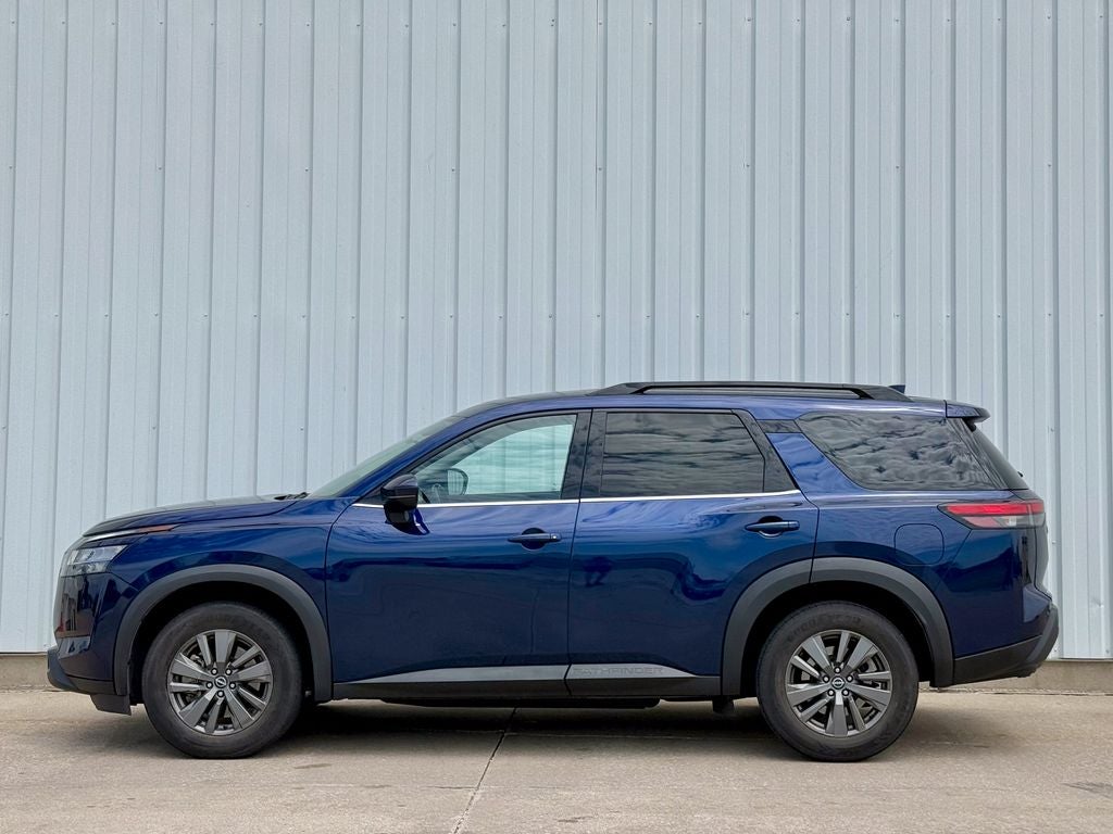 2022 Nissan Pathfinder SV