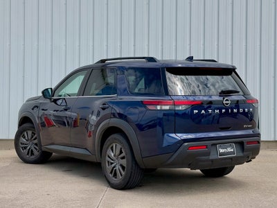 2022 Nissan Pathfinder SV