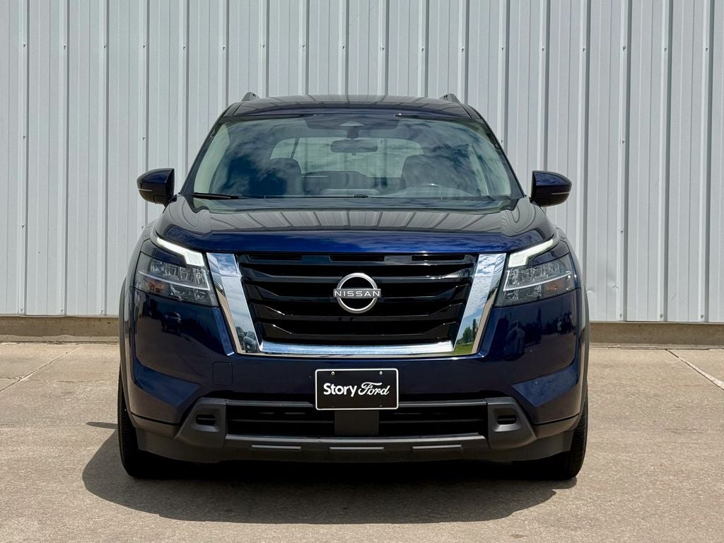 2022 Nissan Pathfinder SV
